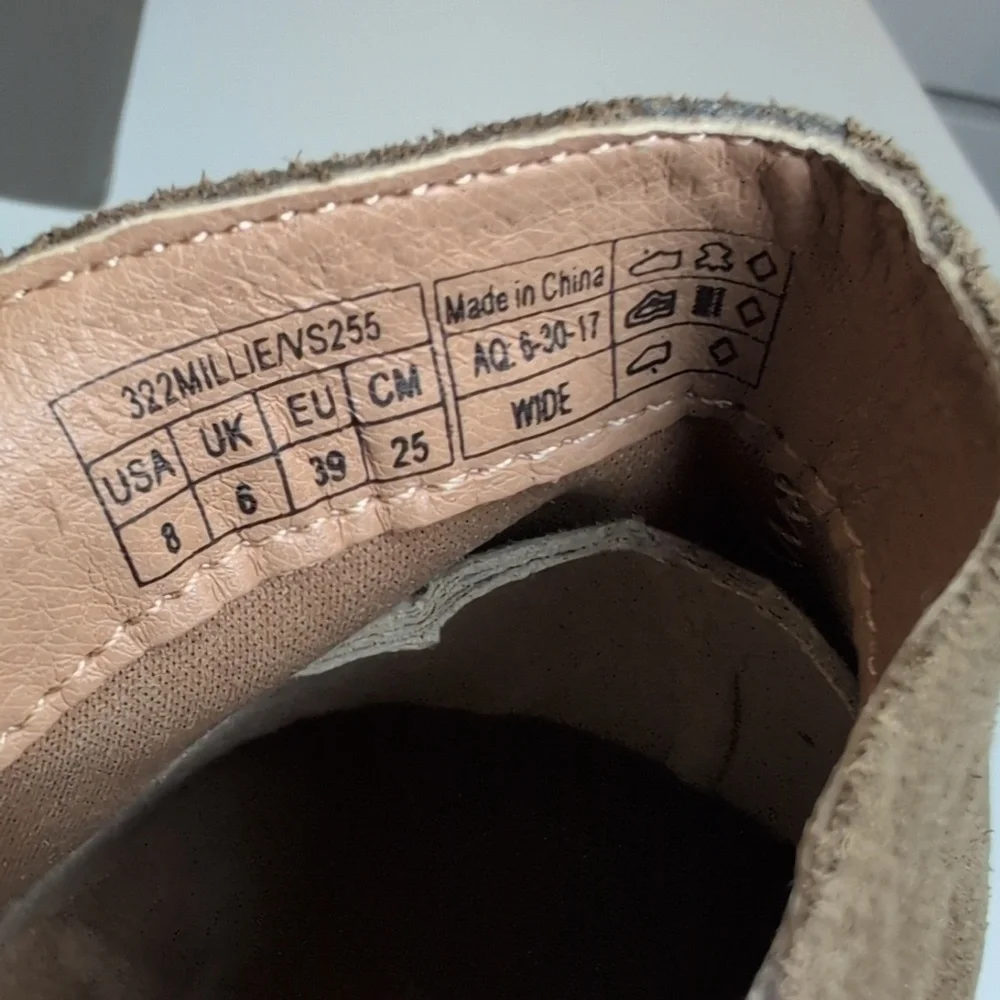 Vionic Womens Millie Suede Zipper Booties  NIB Size 8 Wide Olive